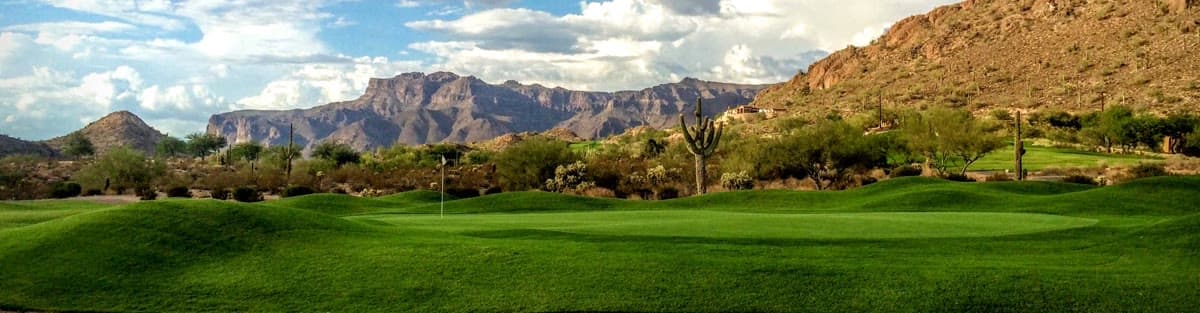 Dinosaur Mountain golf course, a 55 min drive from Saguaro Point in North Scottsdale